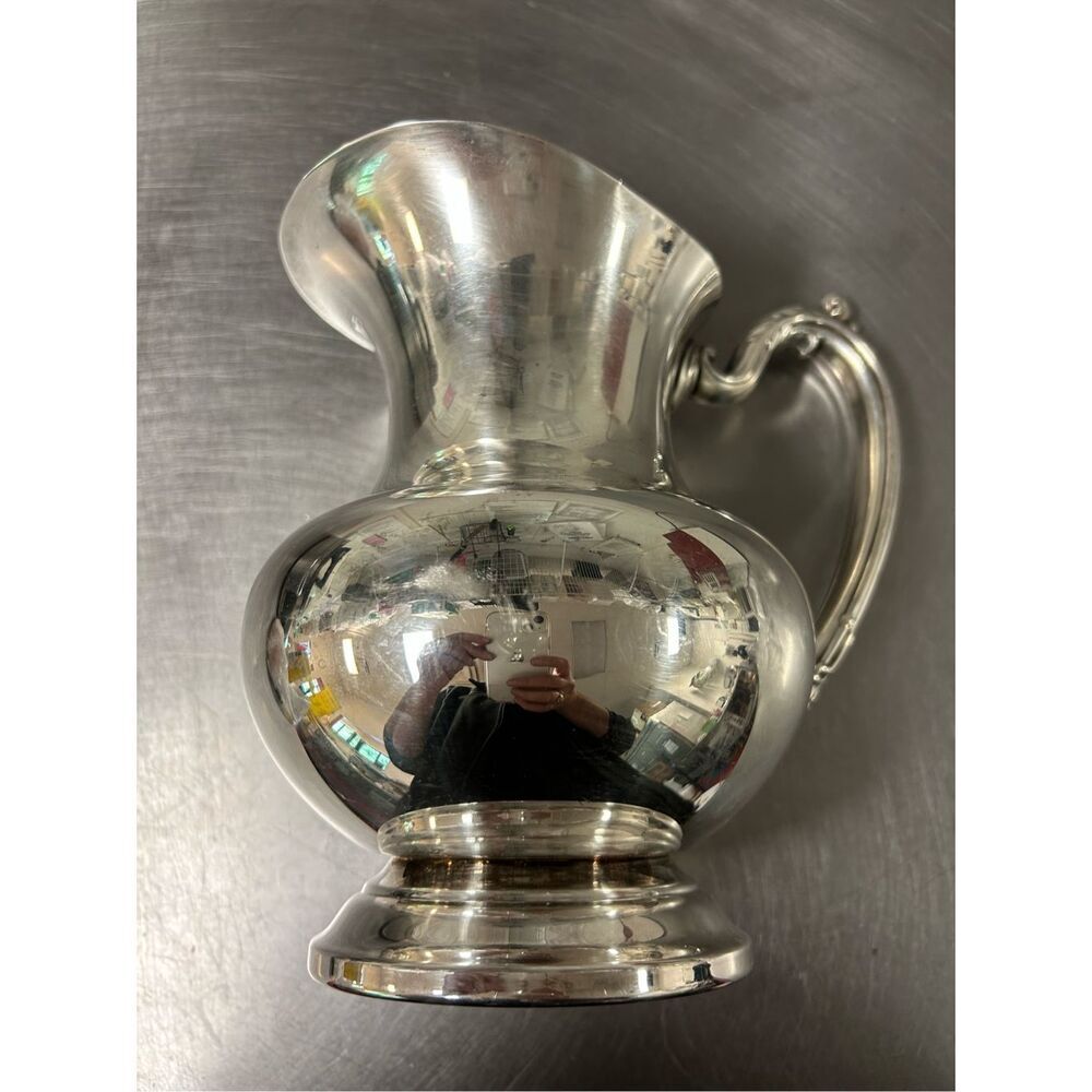 Vintage Onedia Silverplated Water Pitcher. Used. Some scratches. Please see the